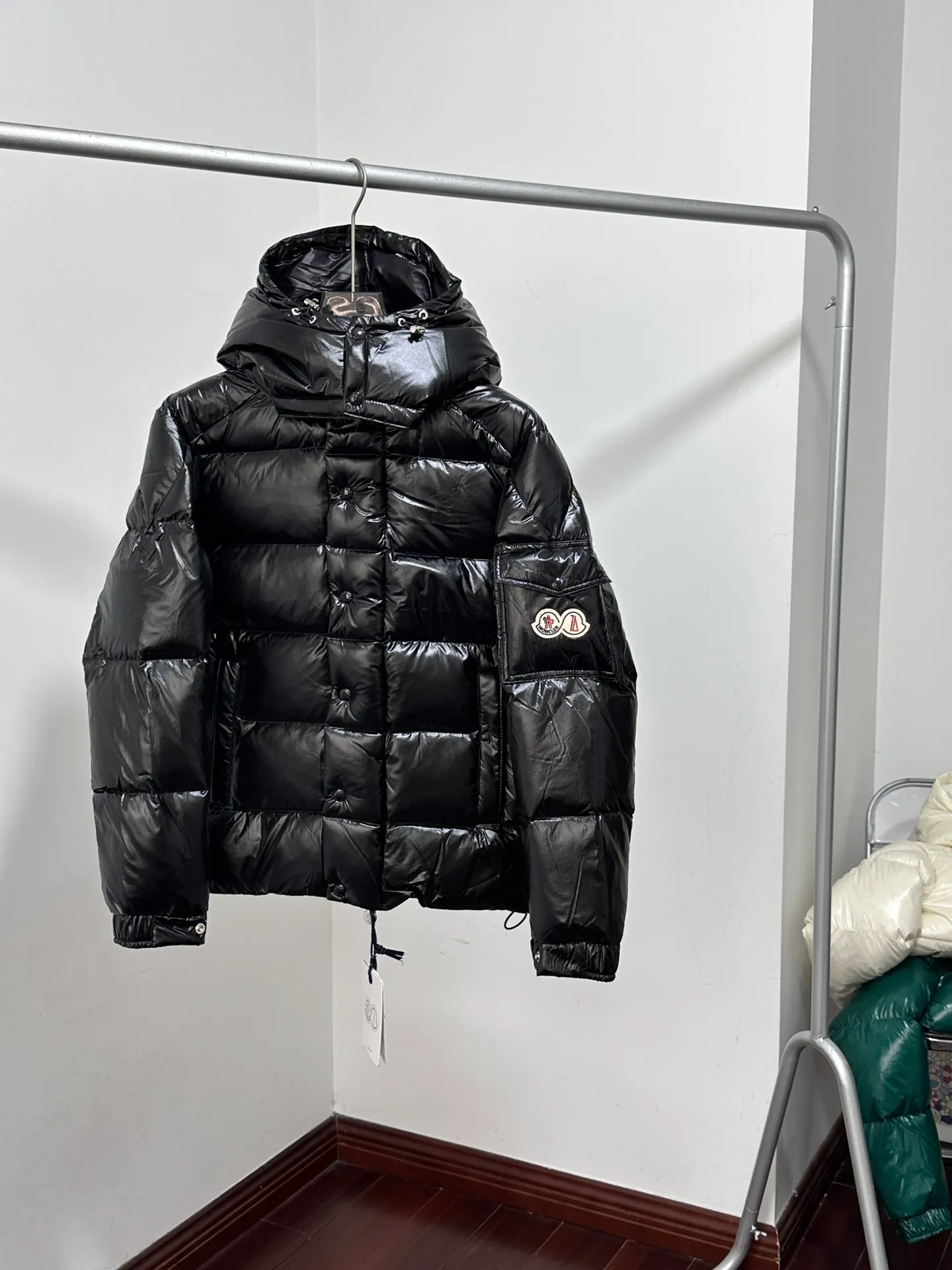 P390 Moncler/ 2026 70 、 。 DNA ， ， 。 Classic ， 、 。 Classic 70 。 Quality， 90 ，Premium Quality ， ，Black ！ Sizes M-3XL
